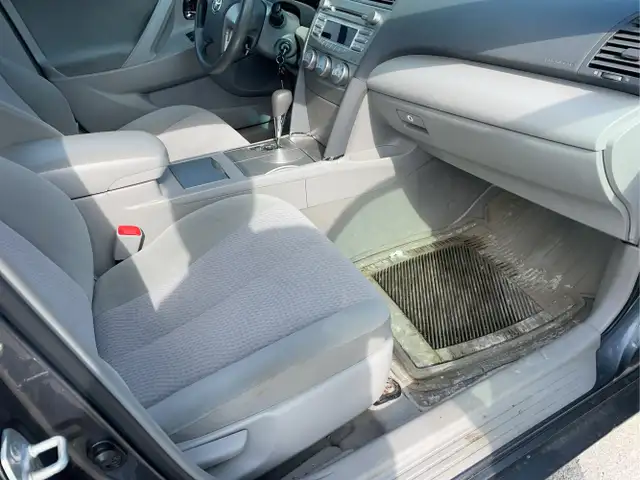 2011 Toyota Camry - Photo 18