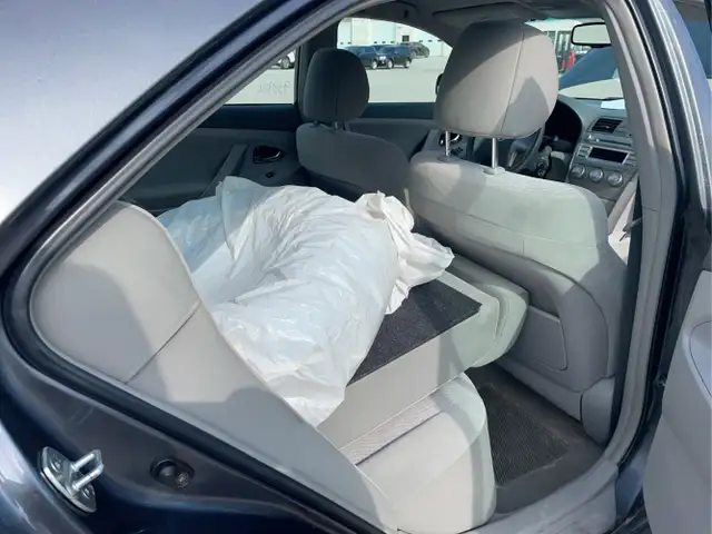 2011 Toyota Camry - Photo 19