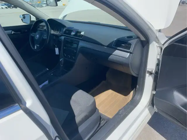 2014 Volkswagen Passat - Photo 18