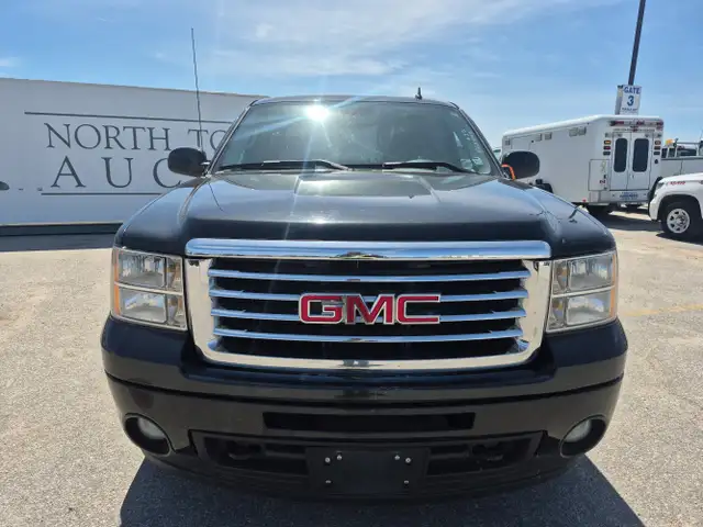 2010 GMC Sierra 1500 - Photo 2