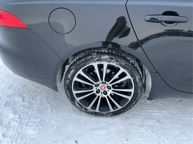 2017 Jaguar XF - Photo 9