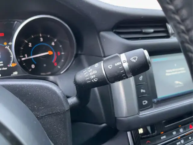 2017 Jaguar XF - Photo 20