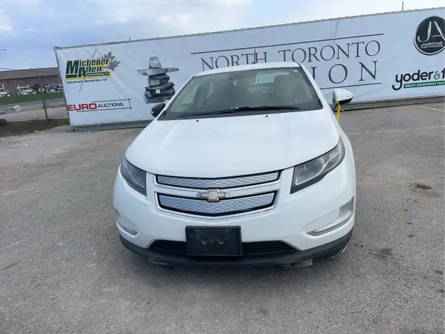2015 Chevrolet Volt - Photo 2