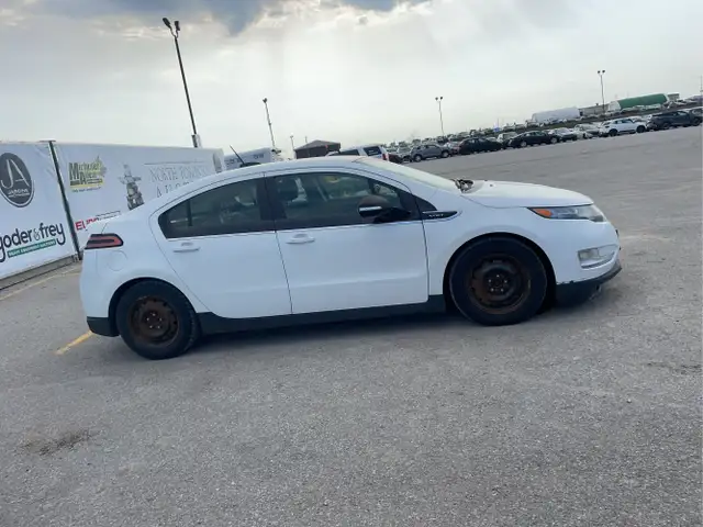 2015 Chevrolet Volt - Photo 4