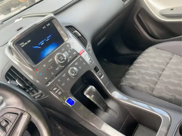 2015 Chevrolet Volt - Photo 12