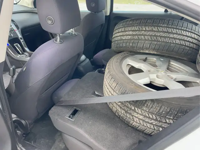 2015 Chevrolet Volt - Photo 14