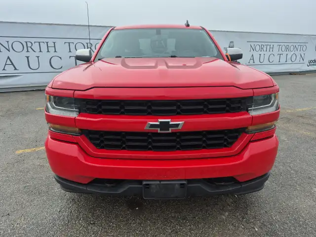 2018 Chevrolet Silverado 1500 - Photo 2
