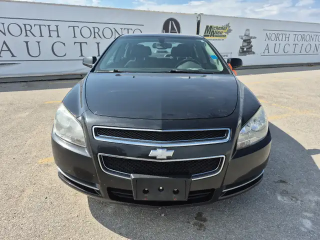 2011 Chevrolet Malibu - Photo 2