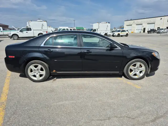 2011 Chevrolet Malibu - Photo 4