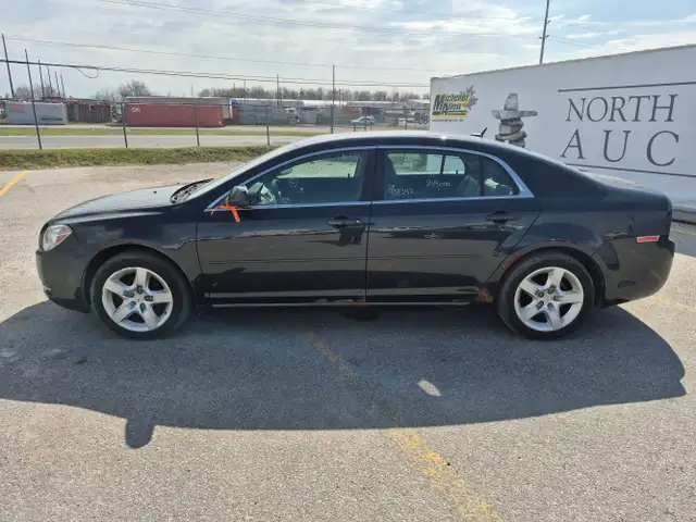 2011 Chevrolet Malibu - Photo 8