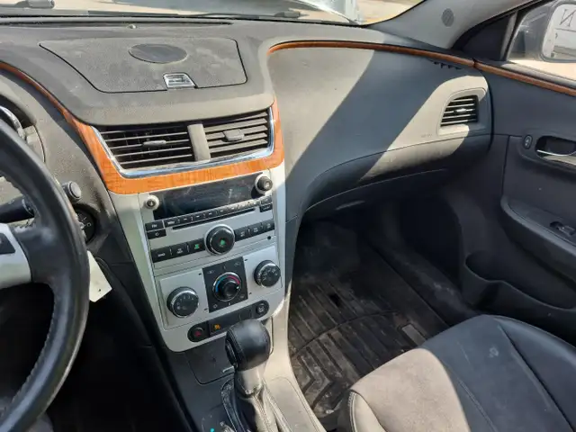 2011 Chevrolet Malibu - Photo 12
