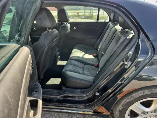 2011 Chevrolet Malibu - Photo 14