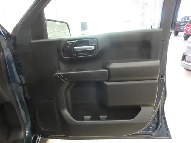 CHEVROLET SILVERADO 1500 2023 CUSTOM CREW-CAB 4X4 2.7L 86500 KM - Photo 10