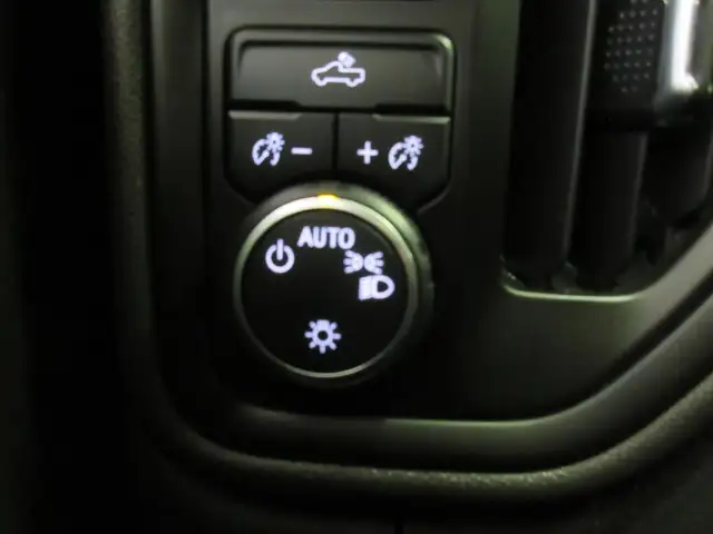 CHEVROLET SILVERADO 1500 2023 CUSTOM CREW-CAB 4X4 2.7L 86500 KM - Photo 18