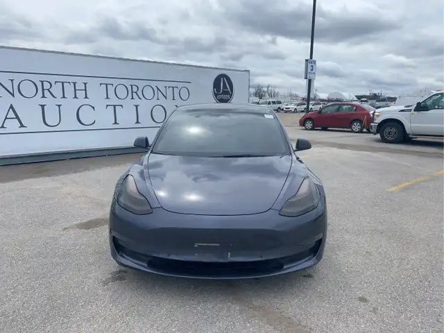 2022 Tesla Model 3 - Photo 2