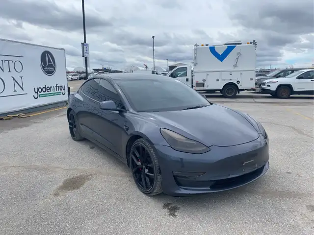 2022 Tesla Model 3 - Photo 3