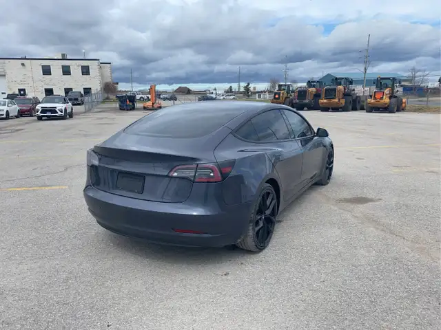 2022 Tesla Model 3 - Photo 4
