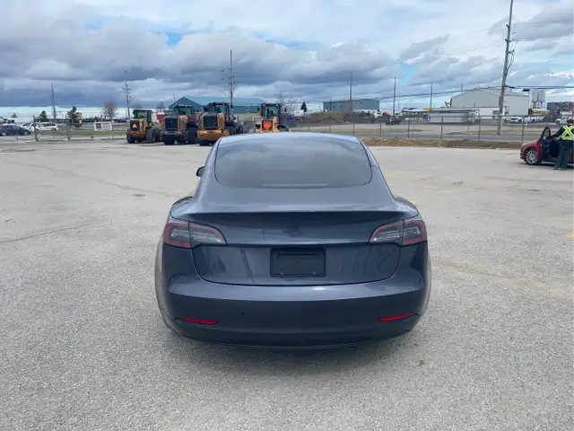 2022 Tesla Model 3 - Photo 5