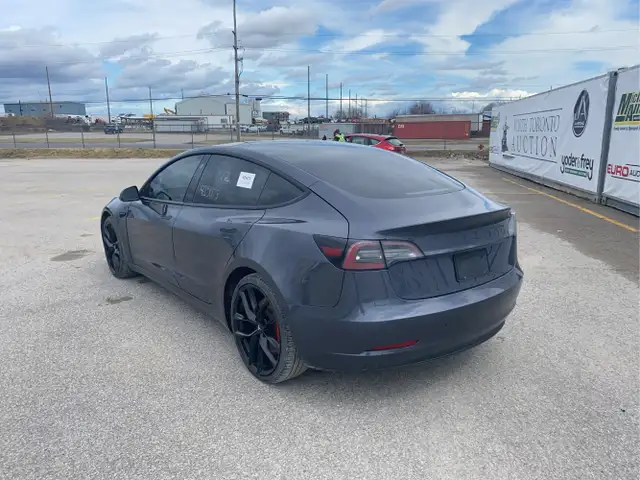 2022 Tesla Model 3 - Photo 6