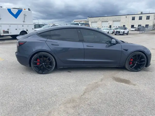 2022 Tesla Model 3 - Photo 8