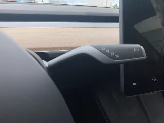 2022 Tesla Model 3 - Photo 18