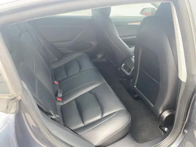 2022 Tesla Model 3 - Photo 23