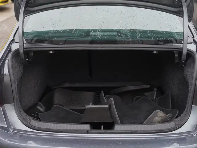 2024 Volkswagen Jetta Highline, SUNROOF, LEATHER SEATS, APPLE CA - Photo 7