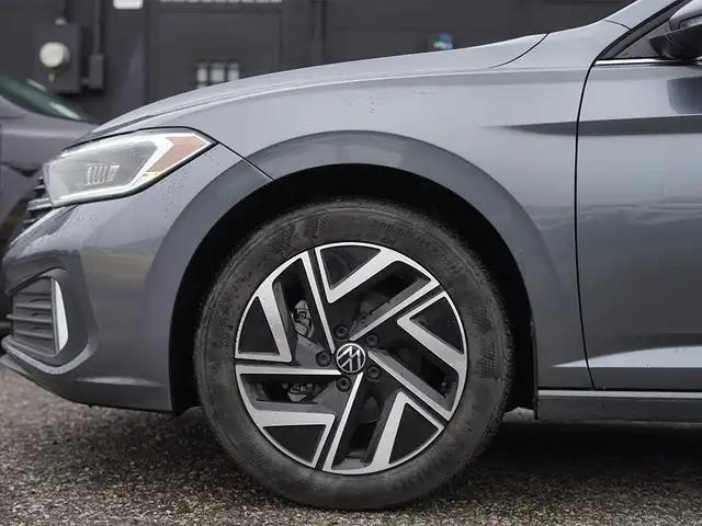 2024 Volkswagen Jetta Highline, SUNROOF, LEATHER SEATS, APPLE CA - Photo 8