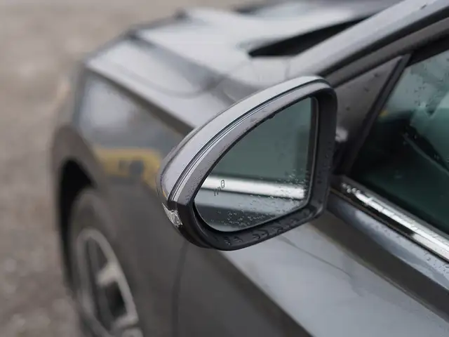 2024 Volkswagen Jetta Highline, SUNROOF, LEATHER SEATS, APPLE CA - Photo 9