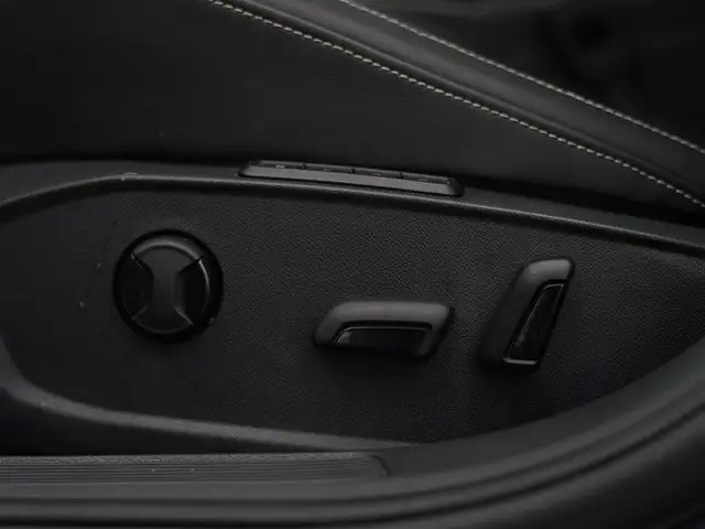 2024 Volkswagen Jetta Highline, SUNROOF, LEATHER SEATS, APPLE CA - Photo 12