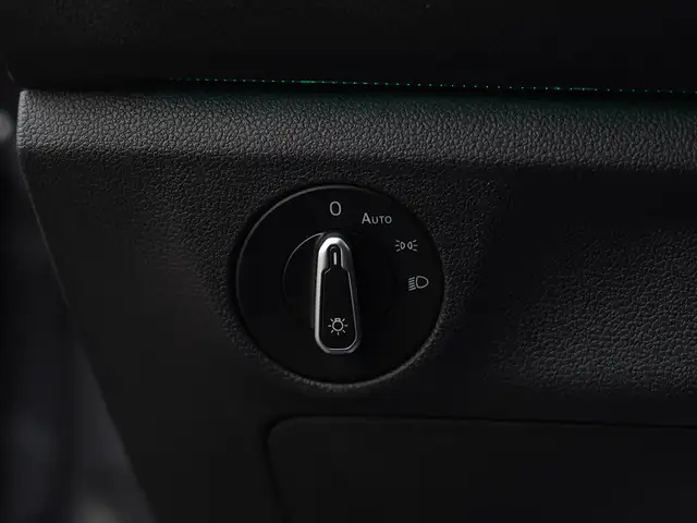 2024 Volkswagen Jetta Highline, SUNROOF, LEATHER SEATS, APPLE CA - Photo 13