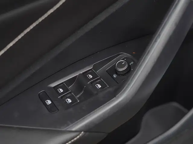 2024 Volkswagen Jetta Highline, SUNROOF, LEATHER SEATS, APPLE CA - Photo 14