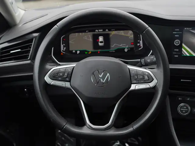 2024 Volkswagen Jetta Highline, SUNROOF, LEATHER SEATS, APPLE CA - Photo 16