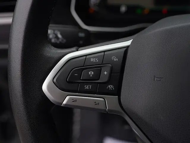 2024 Volkswagen Jetta Highline, SUNROOF, LEATHER SEATS, APPLE CA - Photo 17