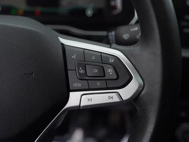 2024 Volkswagen Jetta Highline, SUNROOF, LEATHER SEATS, APPLE CA - Photo 18