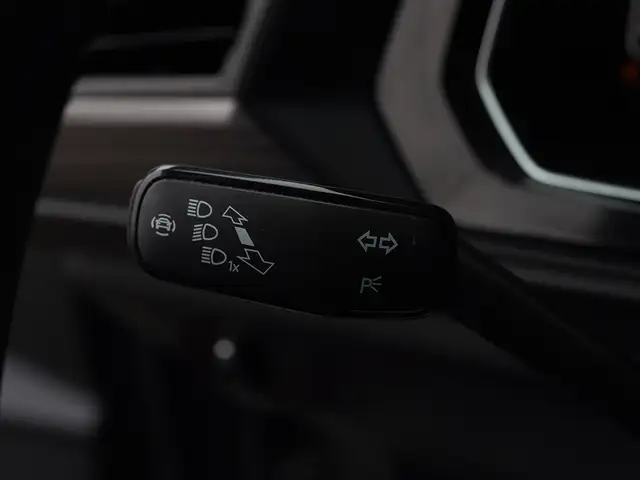 2024 Volkswagen Jetta Highline, SUNROOF, LEATHER SEATS, APPLE CA - Photo 19