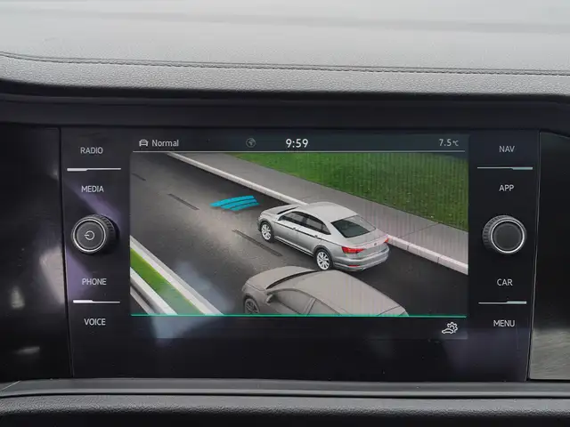 2024 Volkswagen Jetta Highline, SUNROOF, LEATHER SEATS, APPLE CA - Photo 21