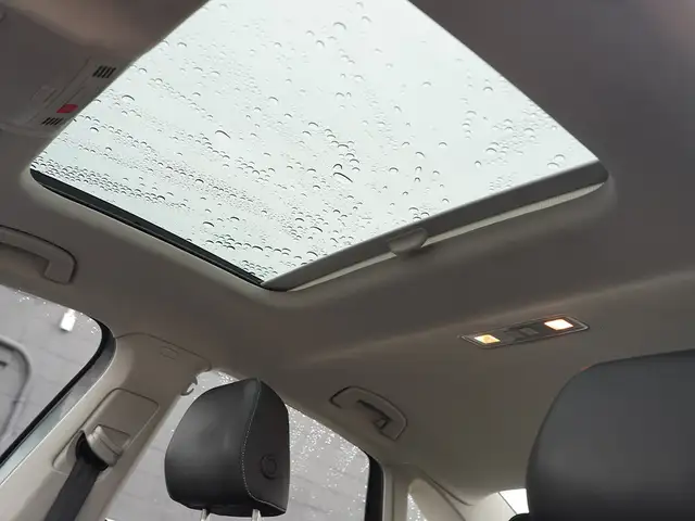 2024 Volkswagen Jetta Highline, SUNROOF, LEATHER SEATS, APPLE CA - Photo 27