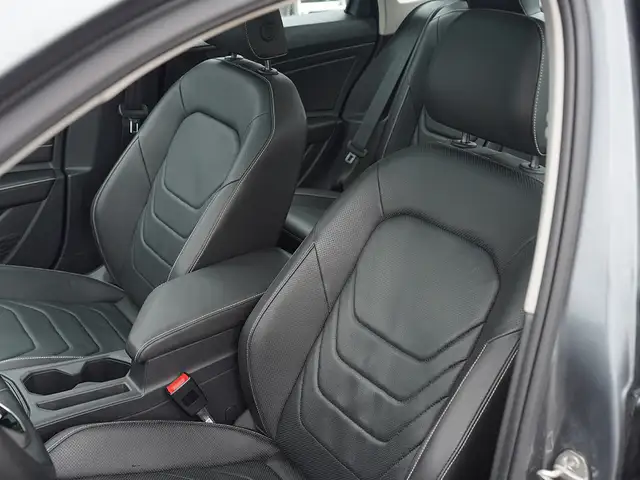 2024 Volkswagen Jetta Highline, SUNROOF, LEATHER SEATS, APPLE CA - Photo 28