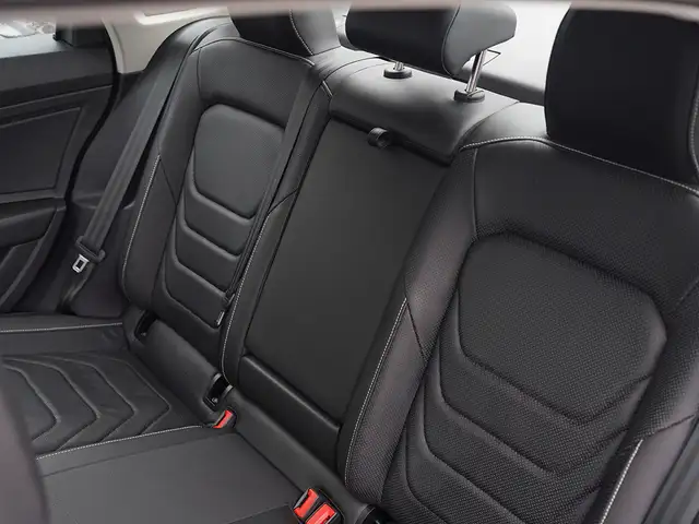 2024 Volkswagen Jetta Highline, SUNROOF, LEATHER SEATS, APPLE CA - Photo 29