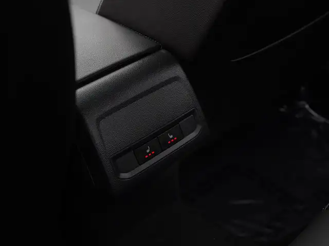 2024 Volkswagen Jetta Highline, SUNROOF, LEATHER SEATS, APPLE CA - Photo 31