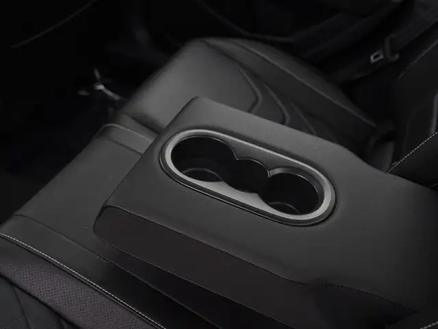 2024 Volkswagen Jetta Highline, SUNROOF, LEATHER SEATS, APPLE CA - Photo 32