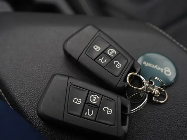 2024 Volkswagen Jetta Highline, SUNROOF, LEATHER SEATS, APPLE CA - Photo 33