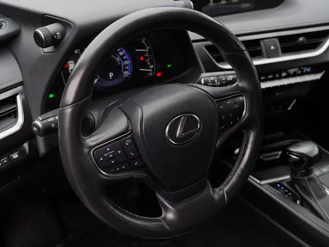 2022 Lexus UX 250H Luxury, BSM, Adaptive Cruise Control, Apple C - Photo 16