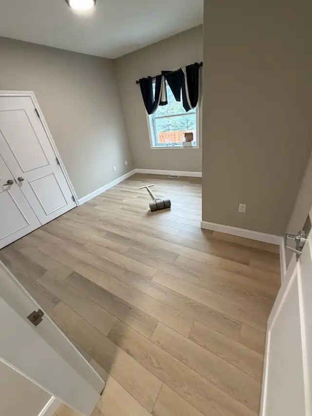 need 1 guy full time Flooring installation hourly Embrun russell - Photo 2