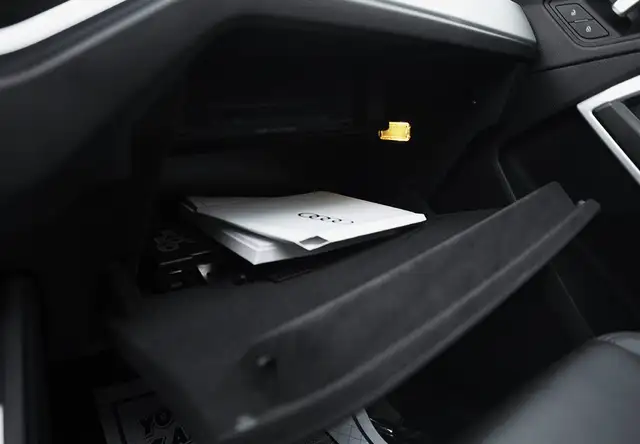 2021 Audi Q3 40 Komfort, Panoramic roof, Leather seats, Cruise C - Photo 25