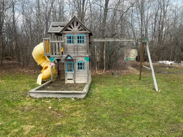 PLAY STRUCTURE