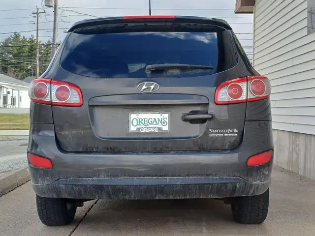 2011 Hyundai Santa Fe AWD - Photo 4