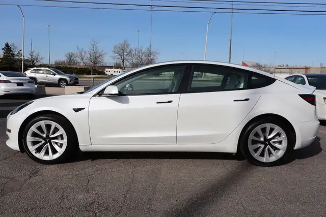 2022 Tesla Model 3 - Photo 4