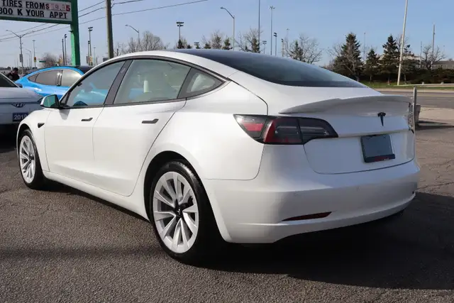 2022 Tesla Model 3 - Photo 5